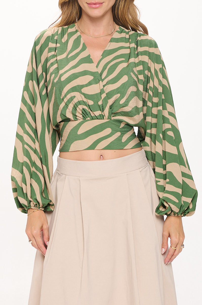 Print V neck Crop Top w Smock Detail